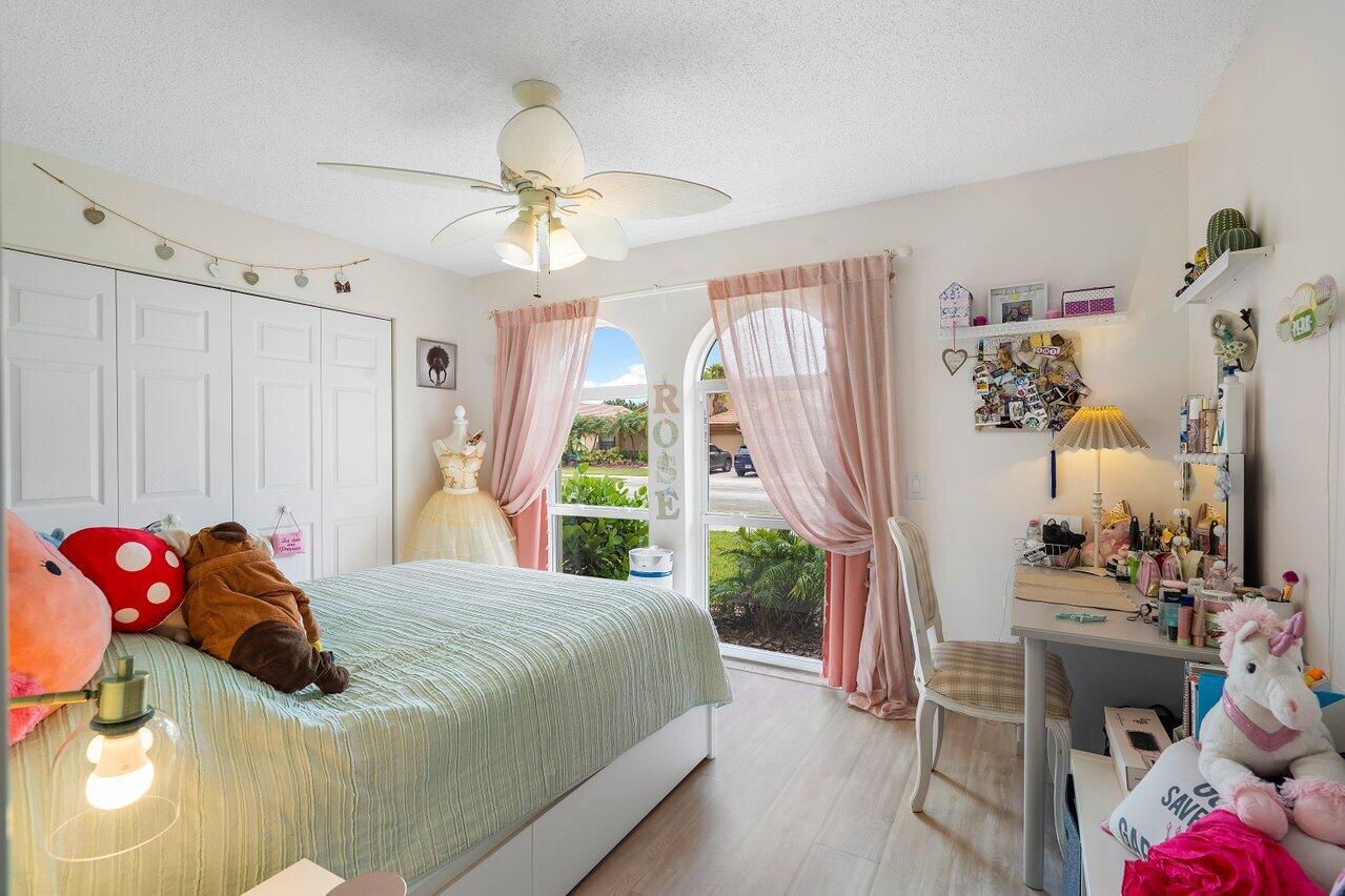 2943 E Abiaca Circle