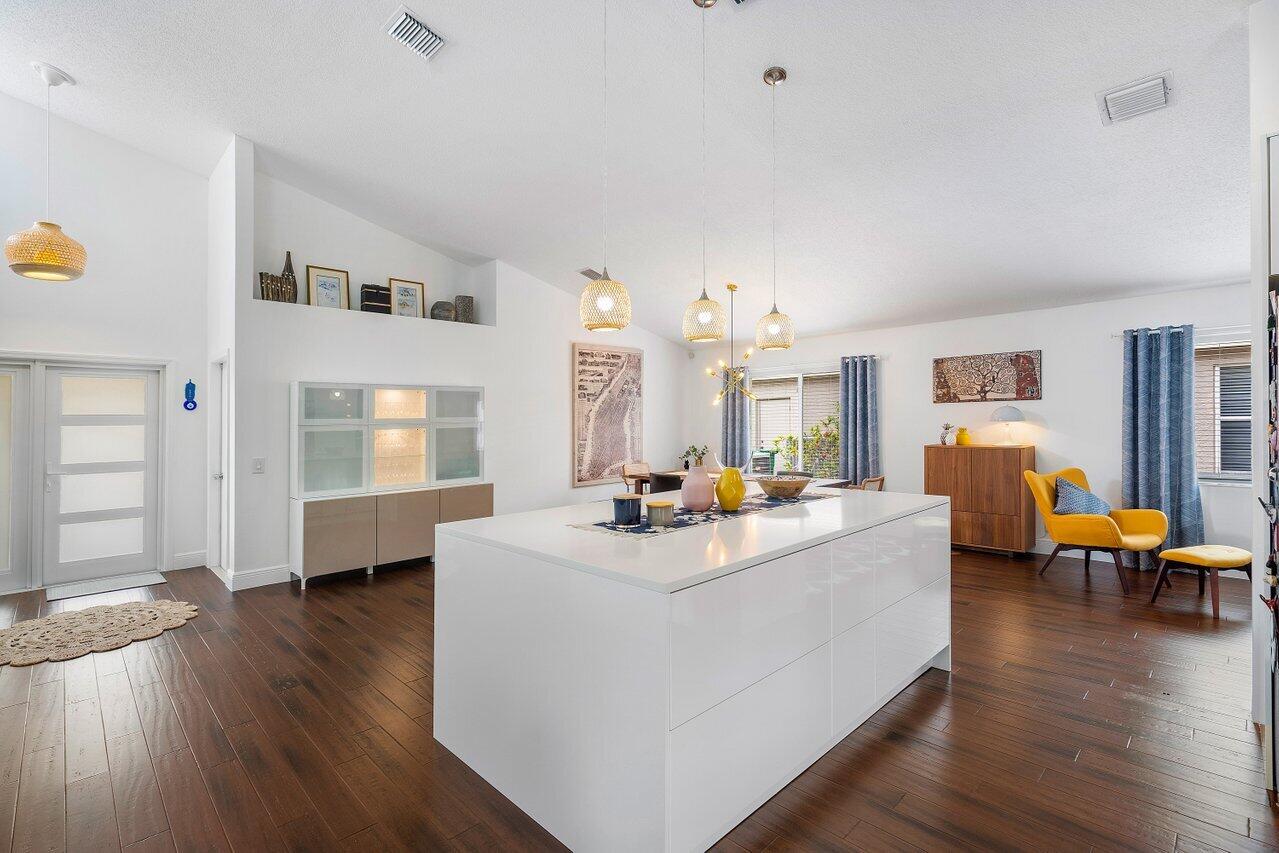 2943 E Abiaca Circle