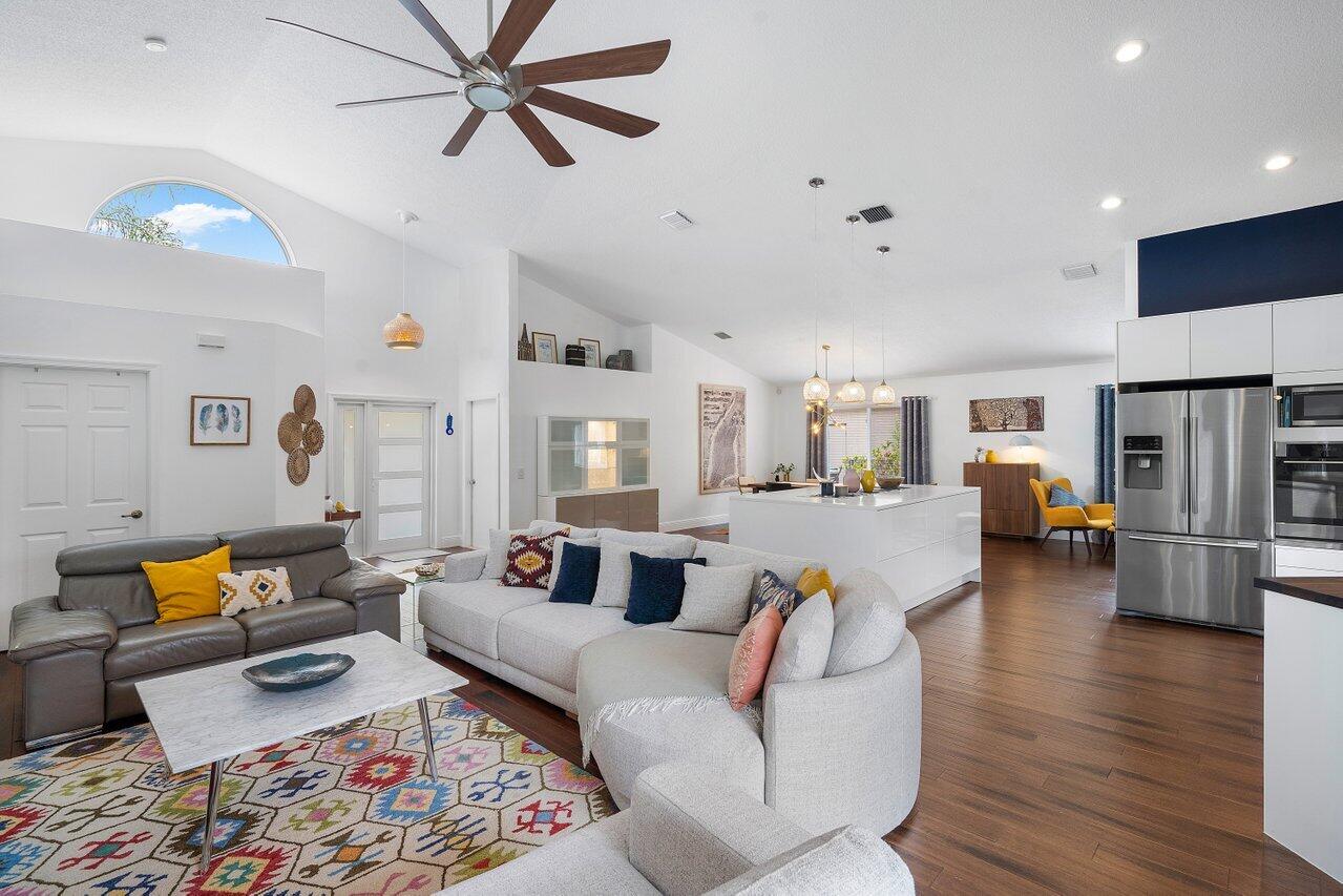 2943 E Abiaca Circle