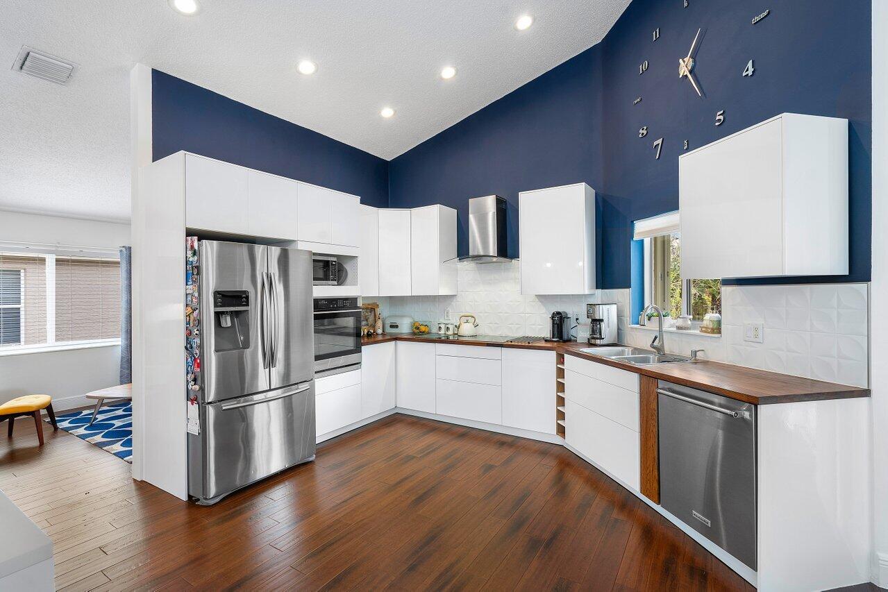 2943 E Abiaca Circle