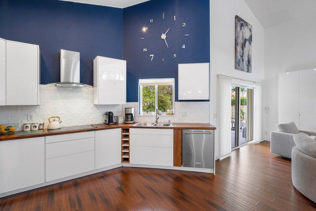 2943 E Abiaca Circle