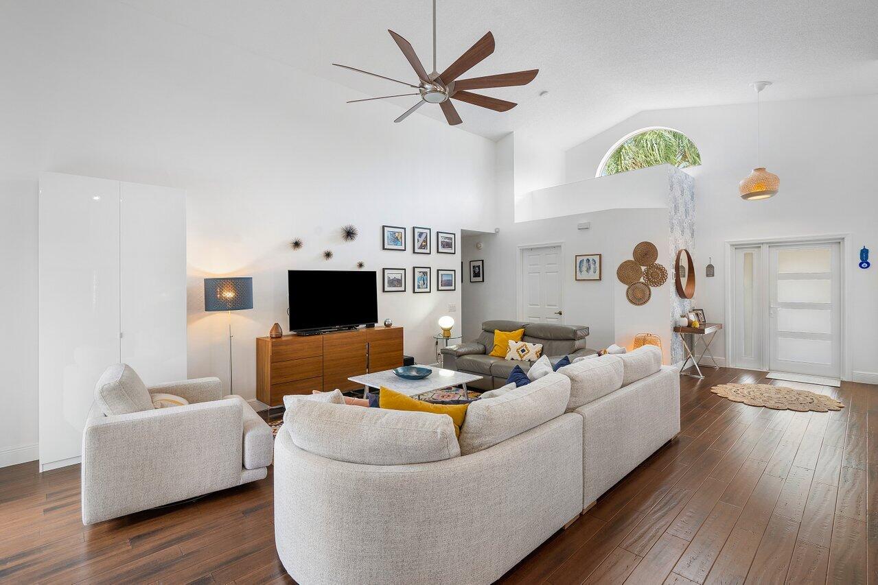 2943 E Abiaca Circle