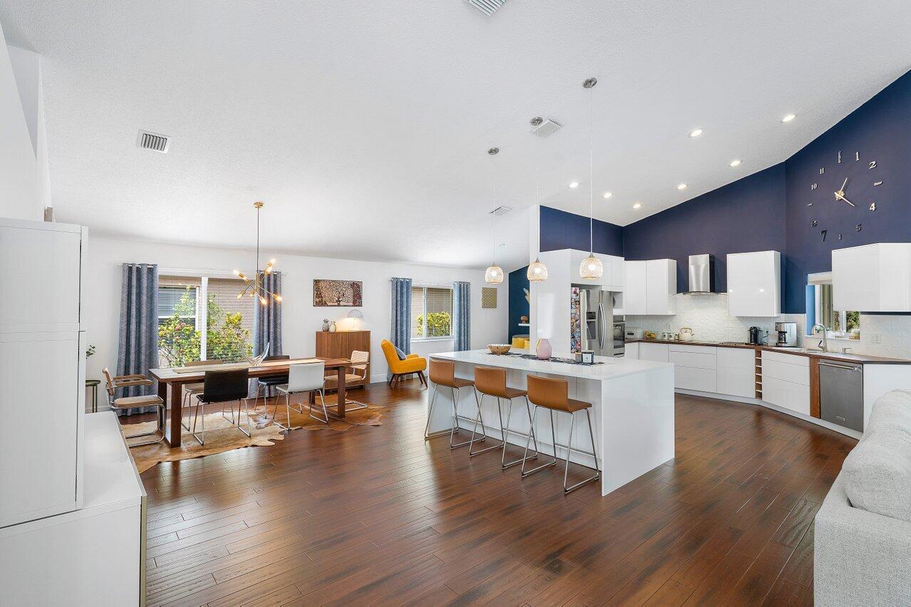 2943 E Abiaca Circle