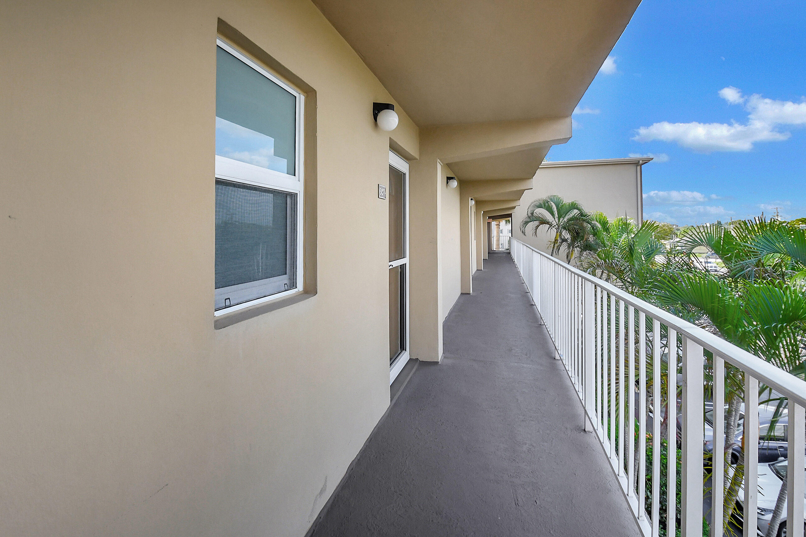 2400 NE 1st Lane 3070, Boynton Beach Unit: 3070