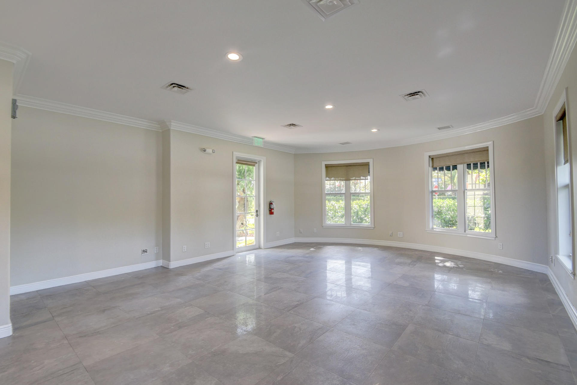 205 NE 5th Ter Terrace