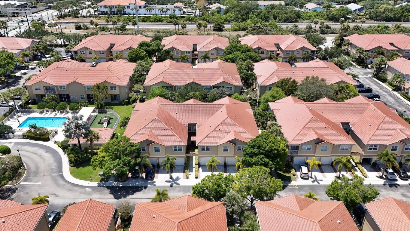 107 Lighthouse Circle H, Tequesta Unit: H