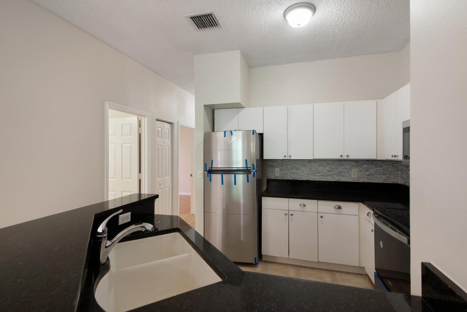 107 Lighthouse Circle H, Tequesta Unit: H