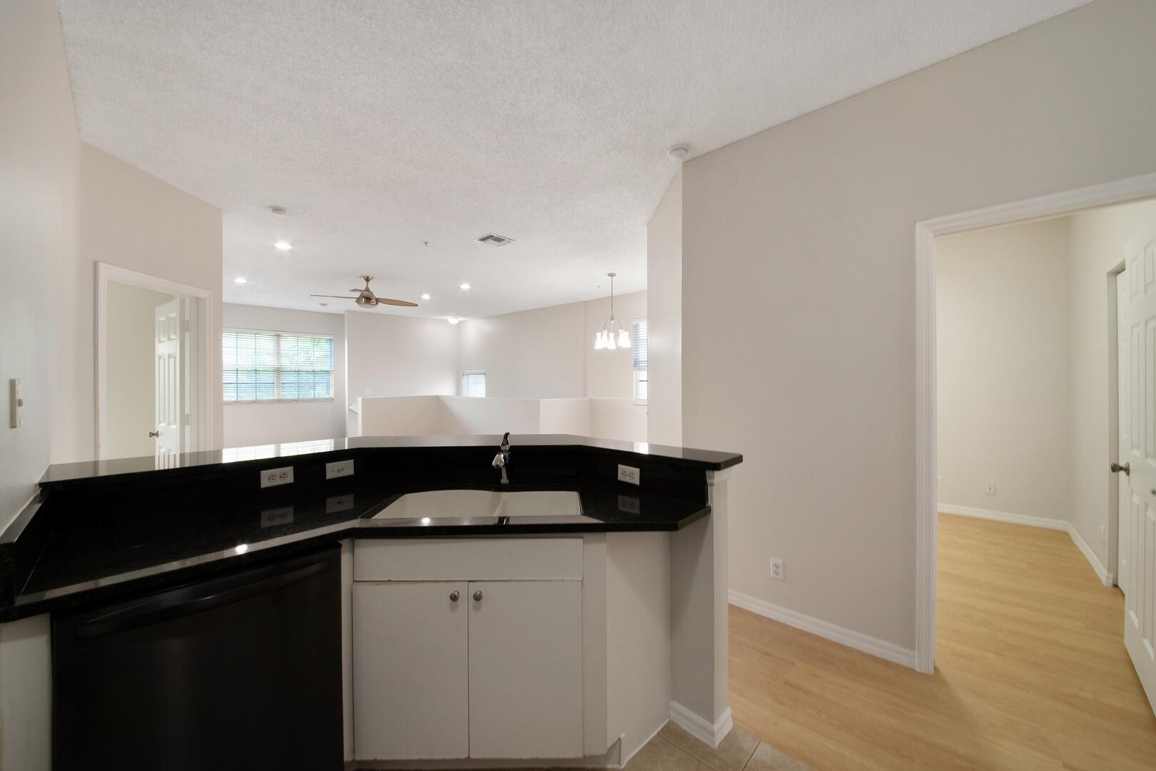 107 Lighthouse Circle H, Tequesta Unit: H