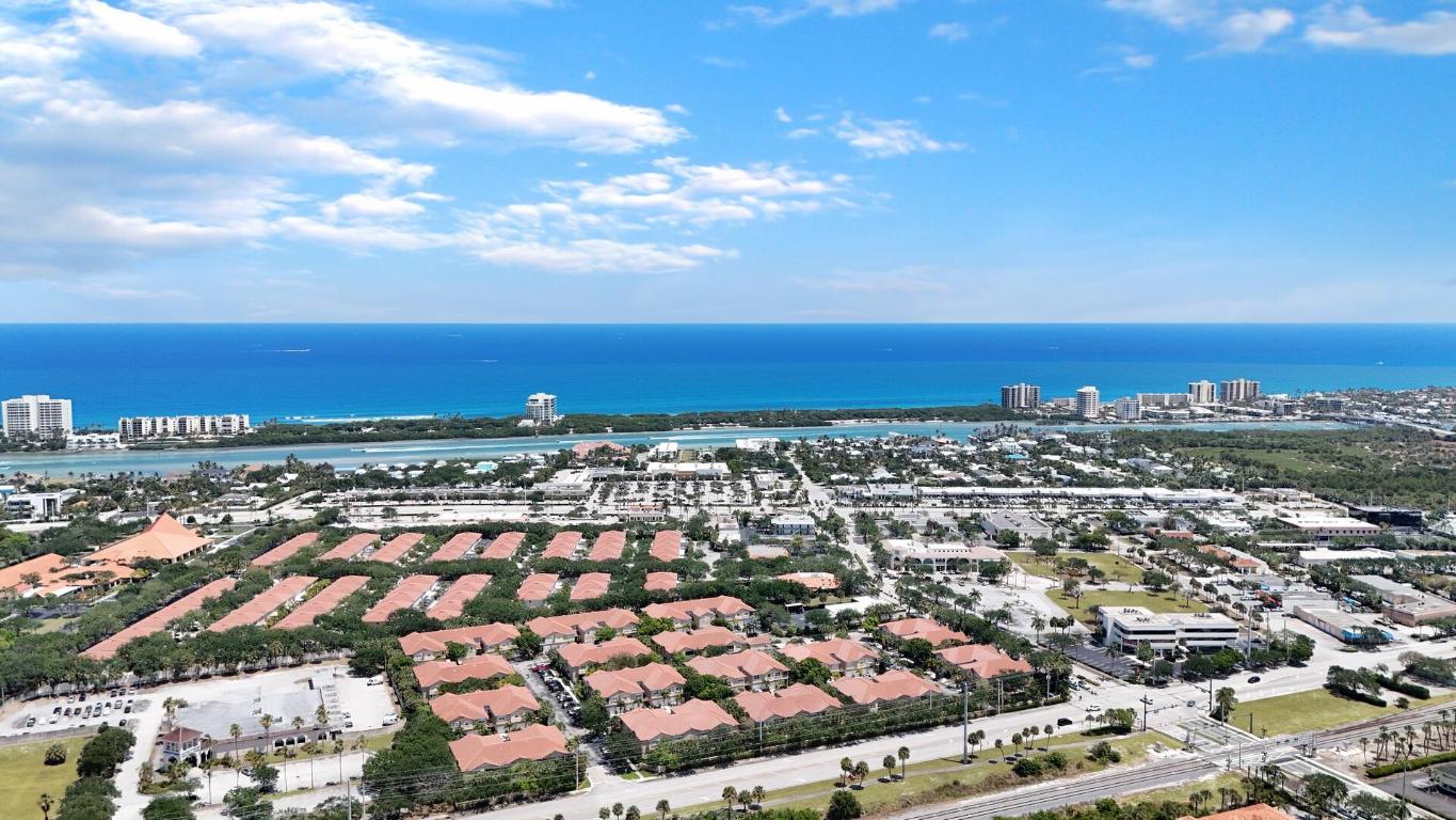 107 Lighthouse Circle H, Tequesta Unit: H