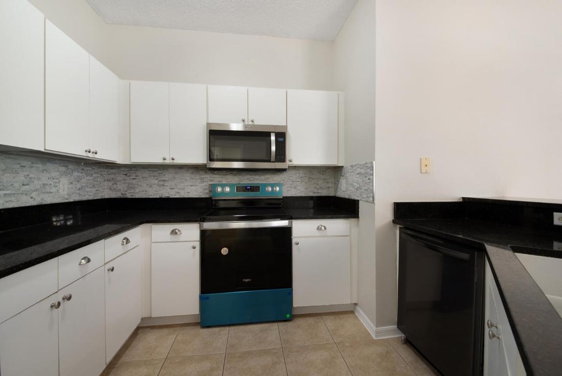 107 Lighthouse Circle H, Tequesta Unit: H