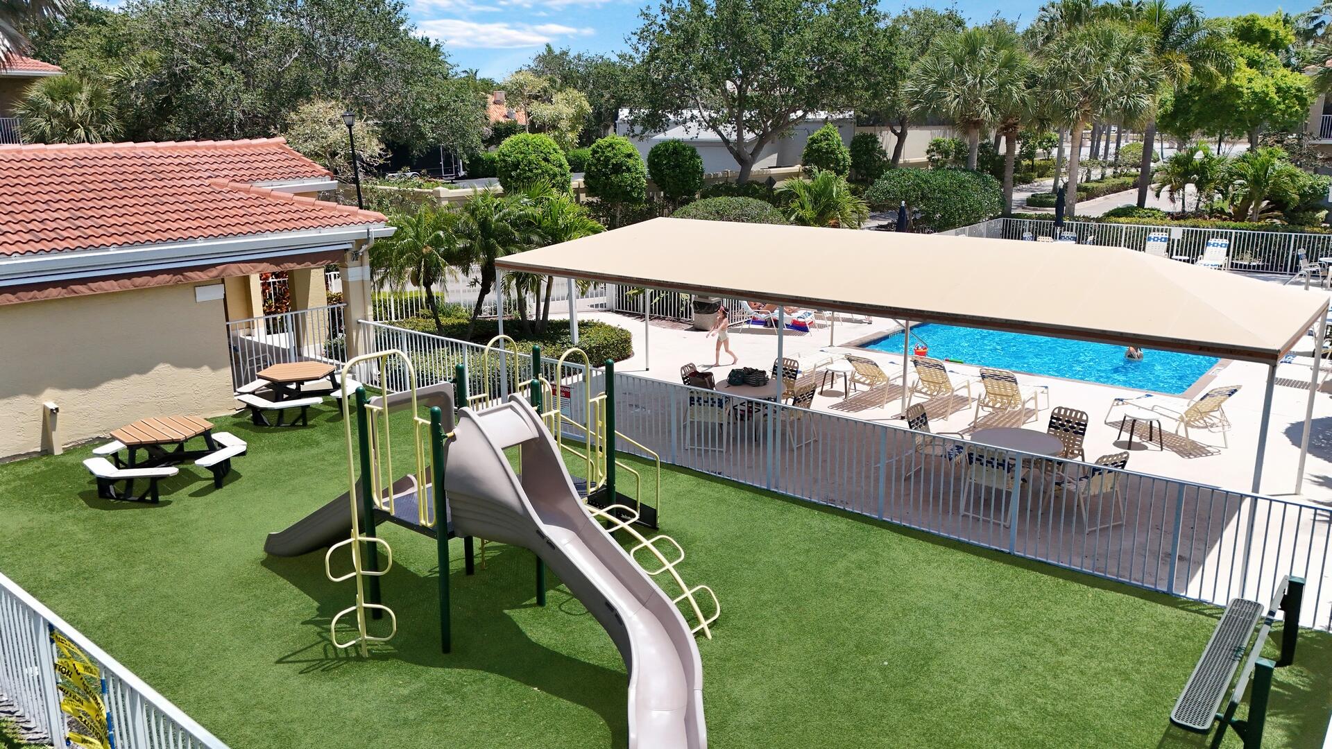 107 Lighthouse Circle H, Tequesta Unit: H