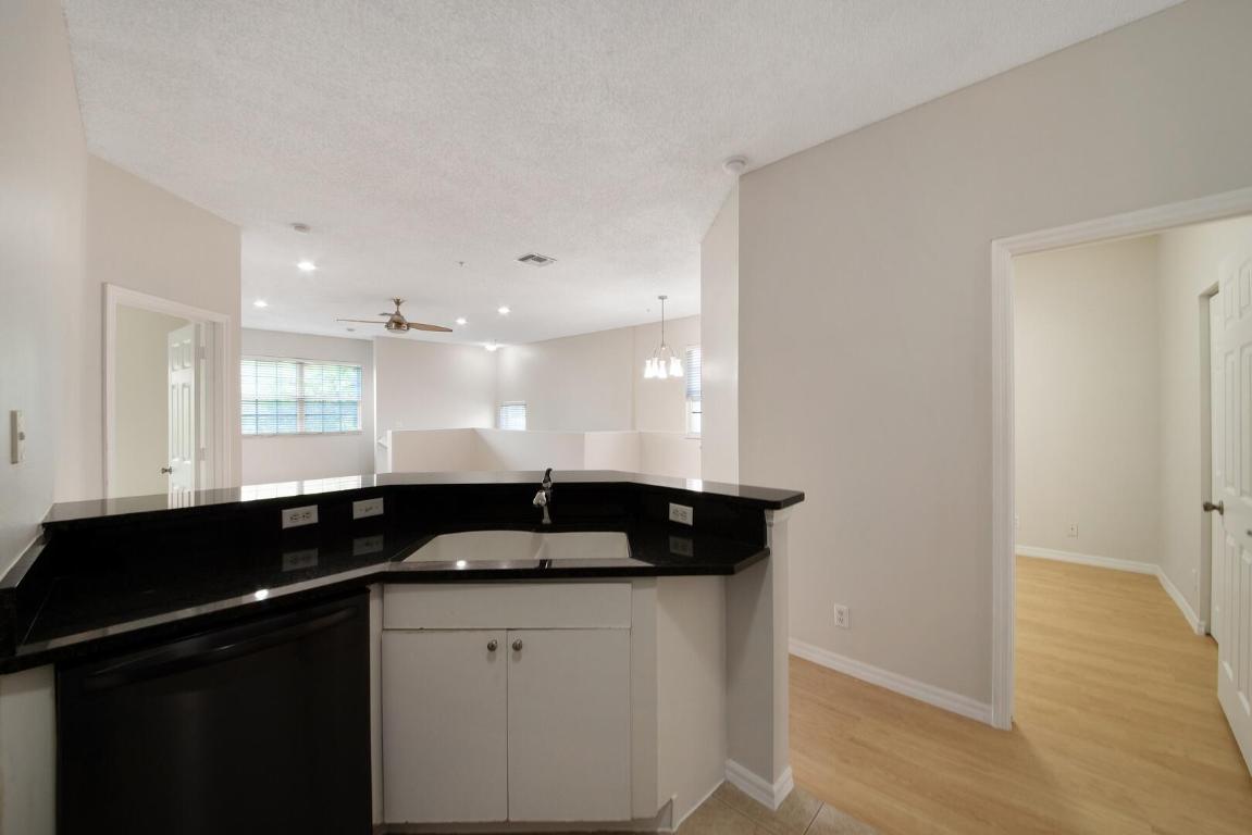 107 Lighthouse Circle H, Tequesta Unit: H