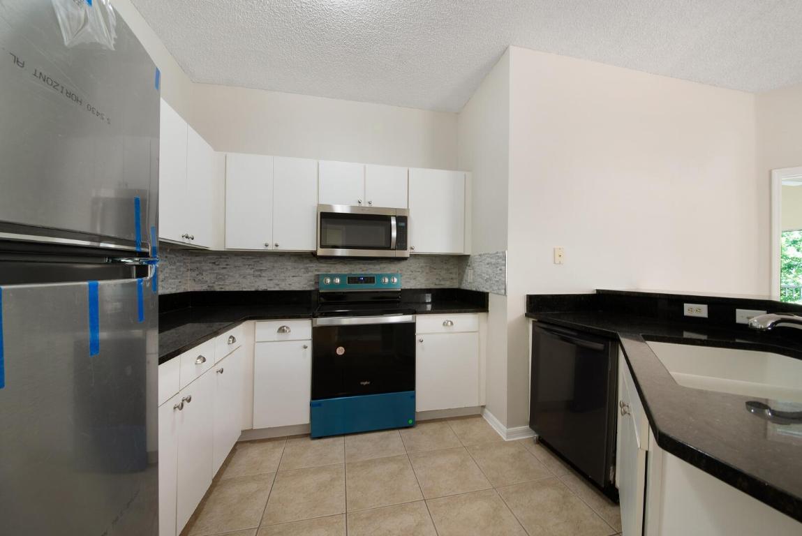 107 Lighthouse Circle H, Tequesta Unit: H