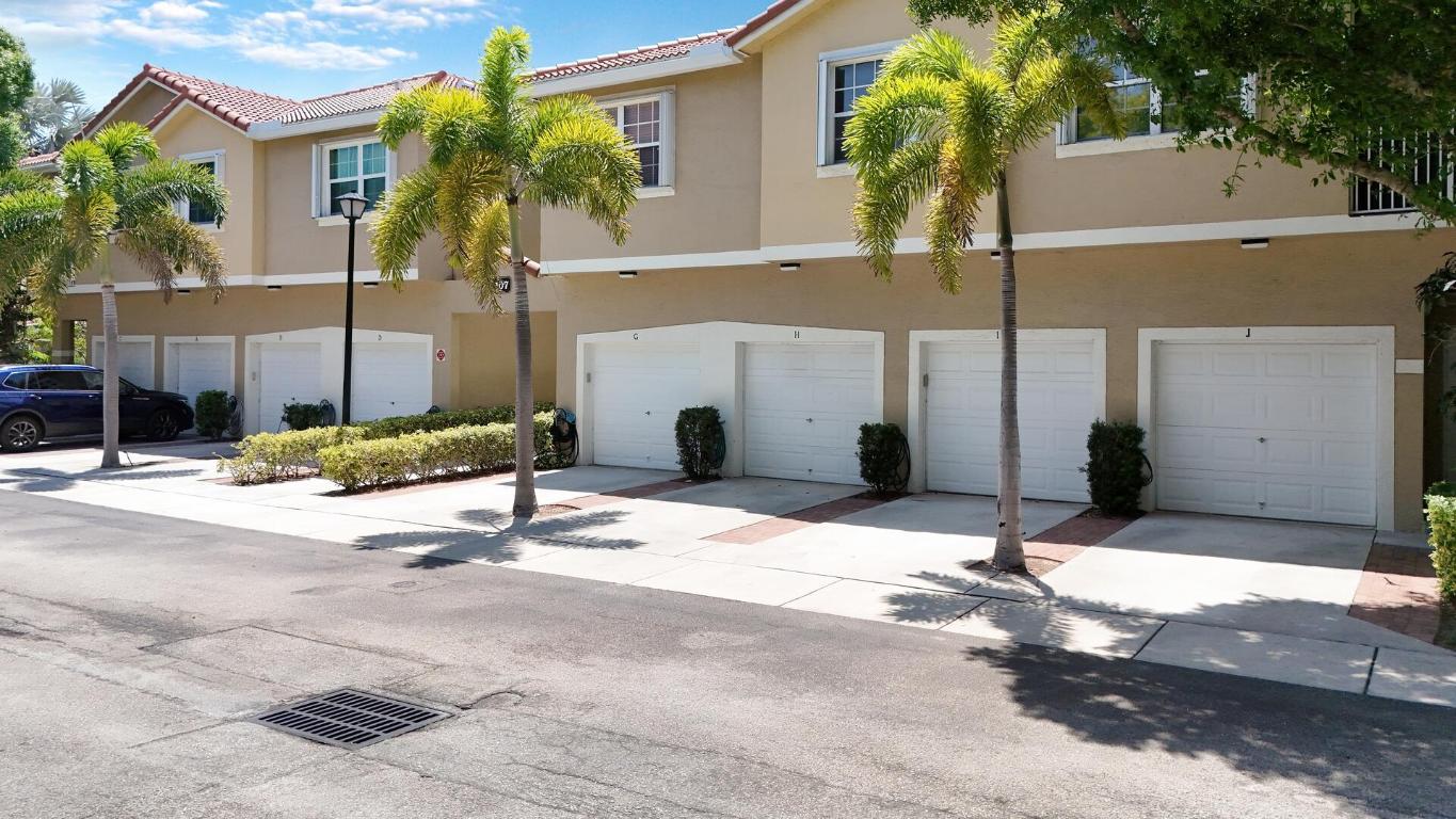 107 Lighthouse Circle H, Tequesta Unit: H
