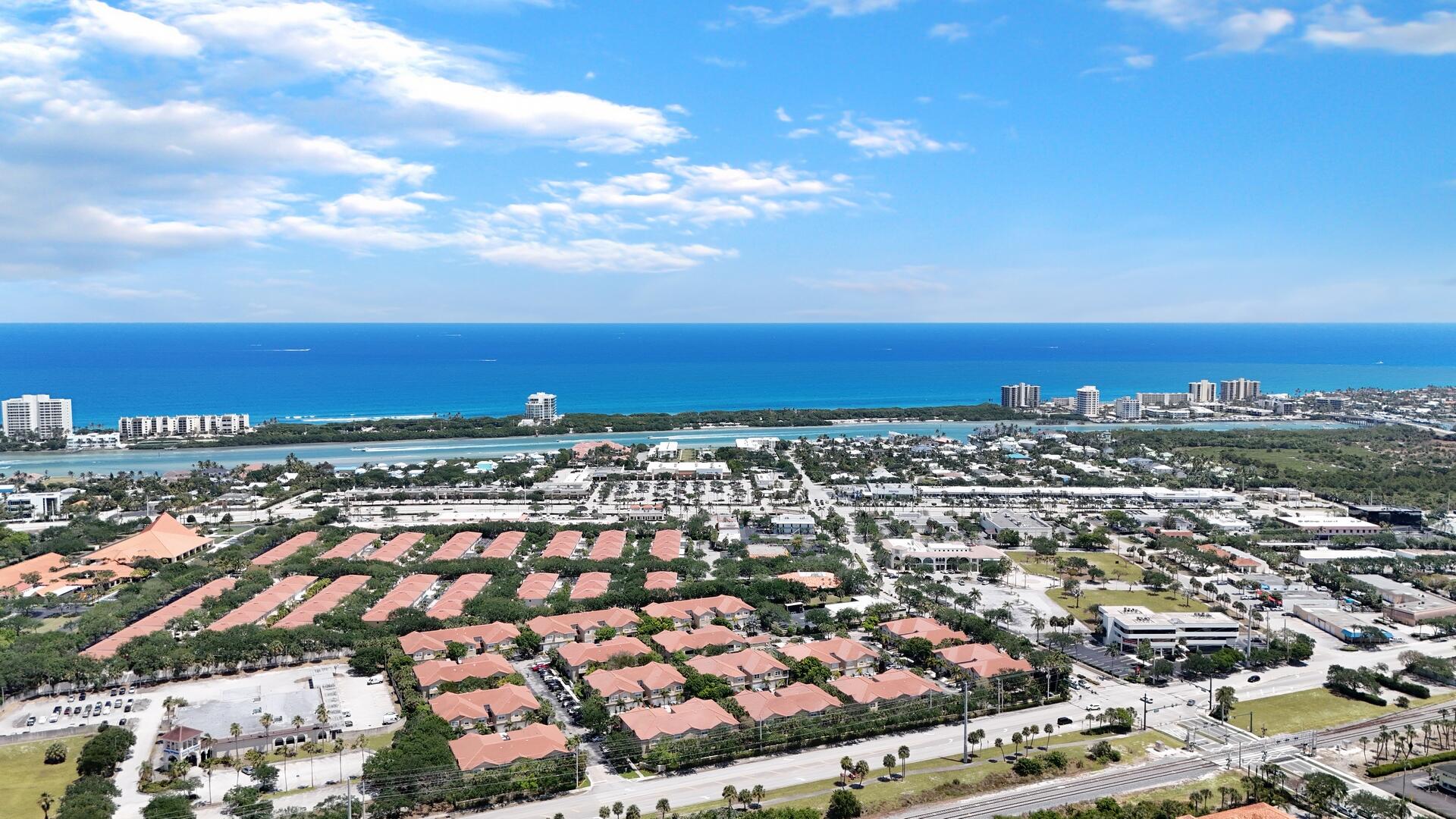 107 Lighthouse Circle H, Tequesta Unit: H