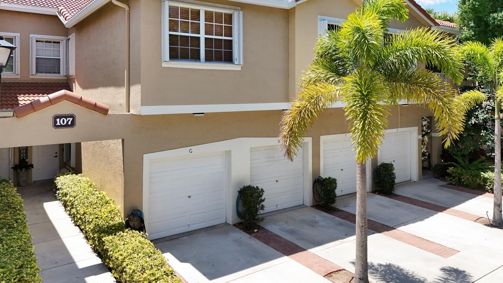 107 Lighthouse Circle H, Tequesta Unit: H