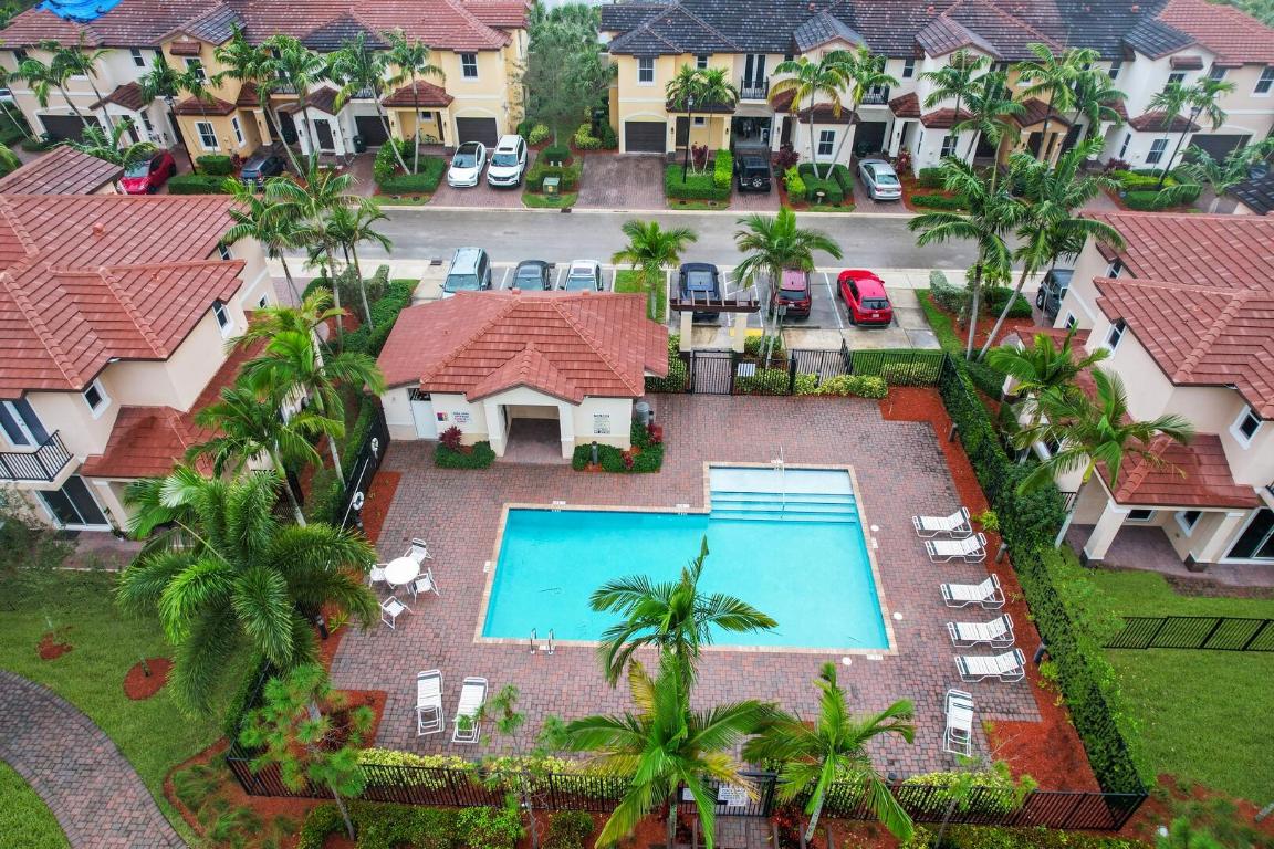 6960 Long Pine Circle, Coconut Creek