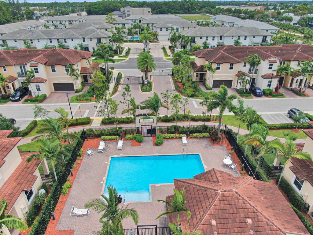 6960 Long Pine Circle, Coconut Creek