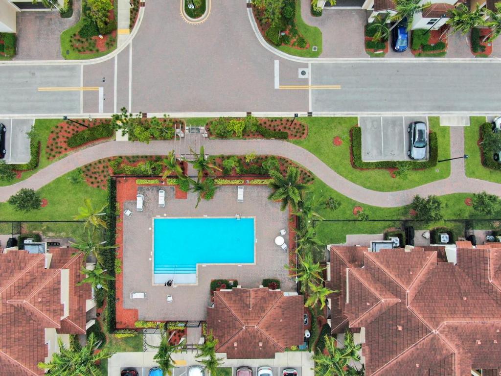 6960 Long Pine Circle, Coconut Creek