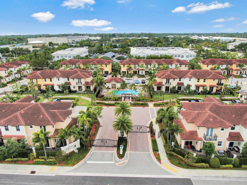 6960 Long Pine Circle, Coconut Creek