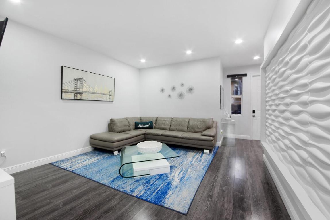 6960 Long Pine Circle, Coconut Creek