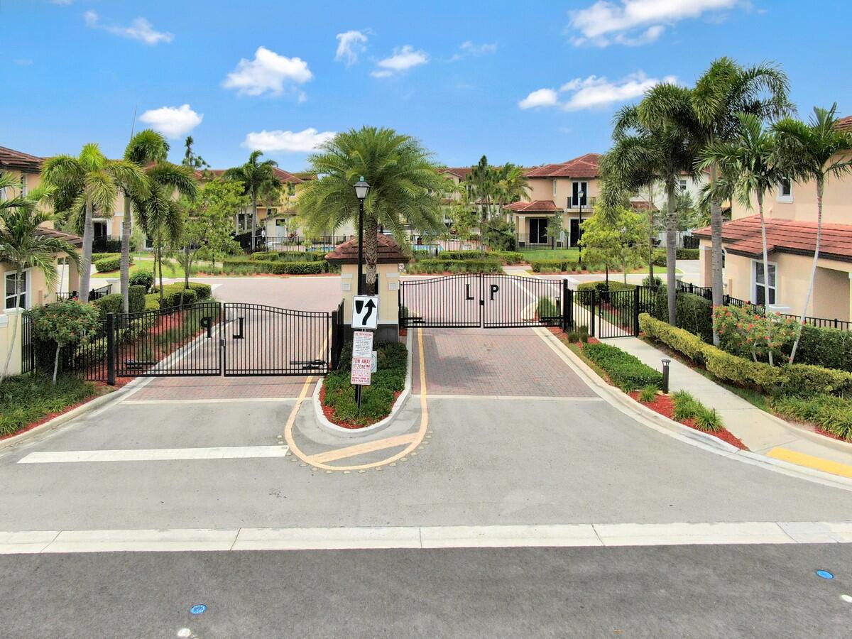 6960 Long Pine Circle, Coconut Creek