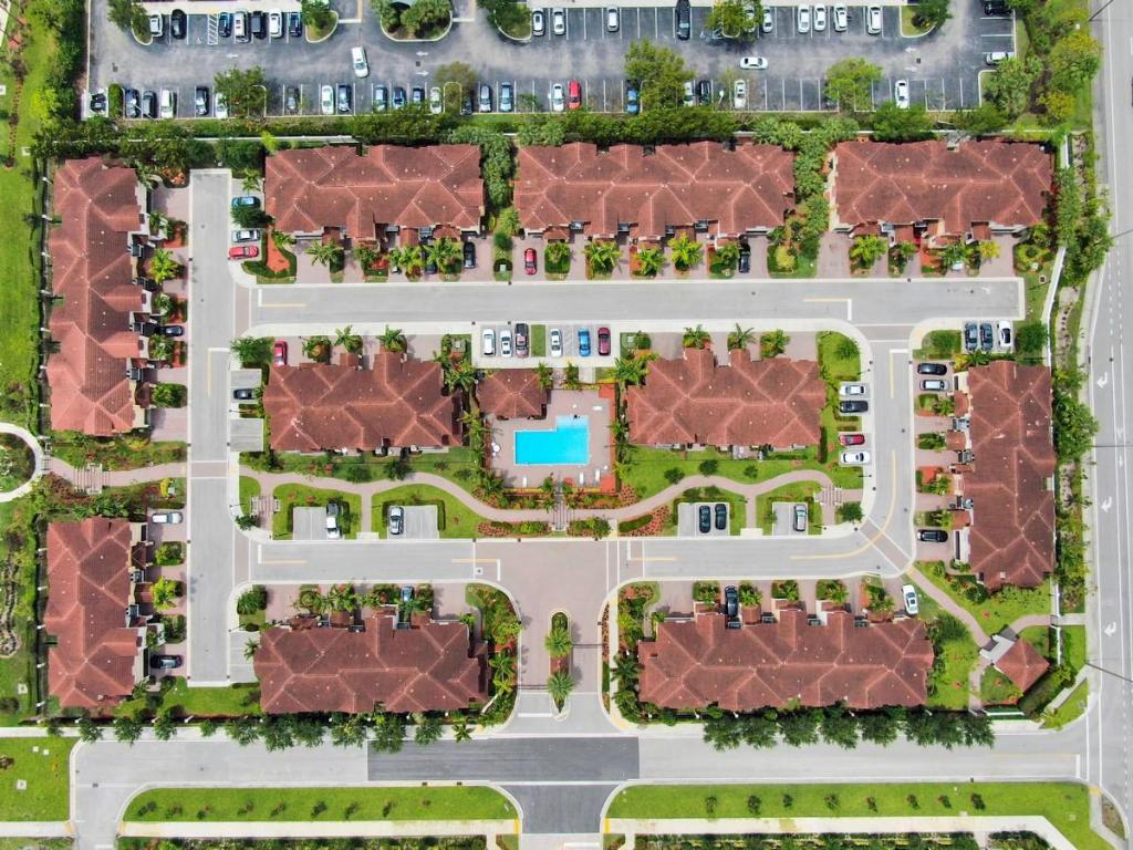 6960 Long Pine Circle, Coconut Creek