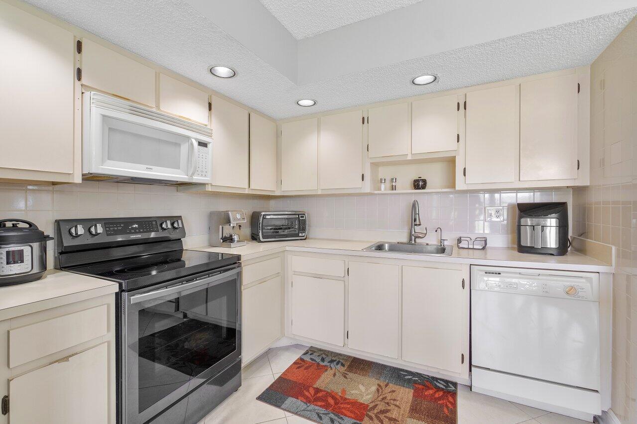 5370 Las Verdes Circle 107