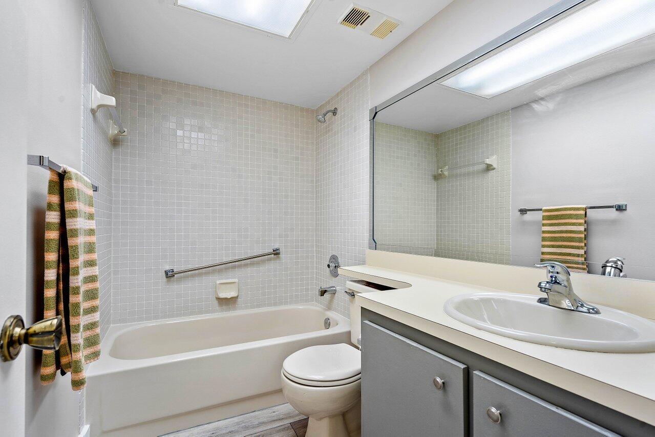 5280 Las Verdes Circle 111, Delray Beach Unit: 111