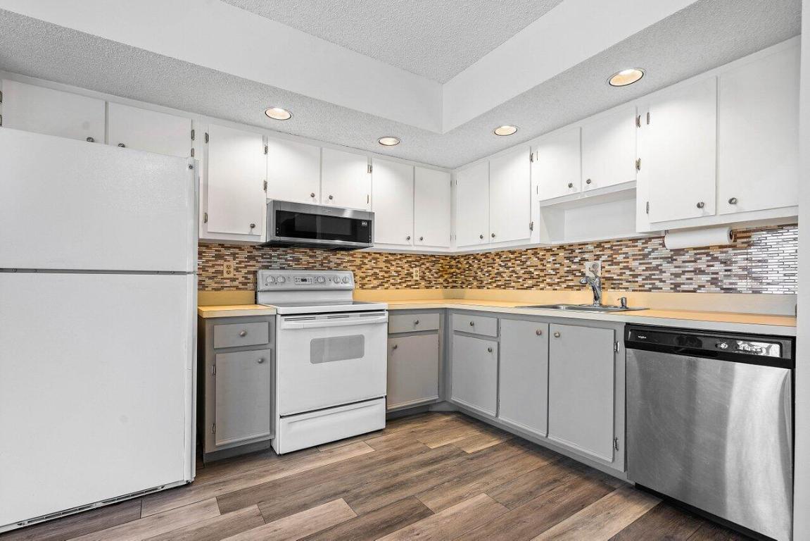 5280 Las Verdes Circle 111, Delray Beach Unit: 111