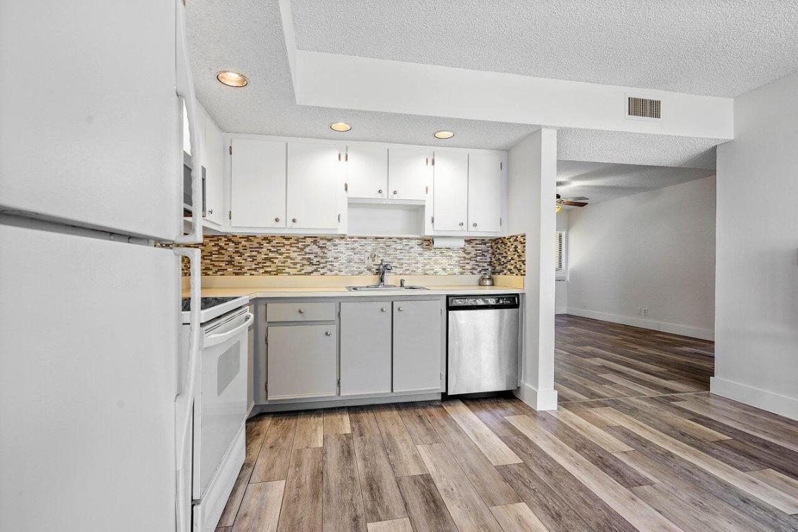 5280 Las Verdes Circle 111, Delray Beach Unit: 111