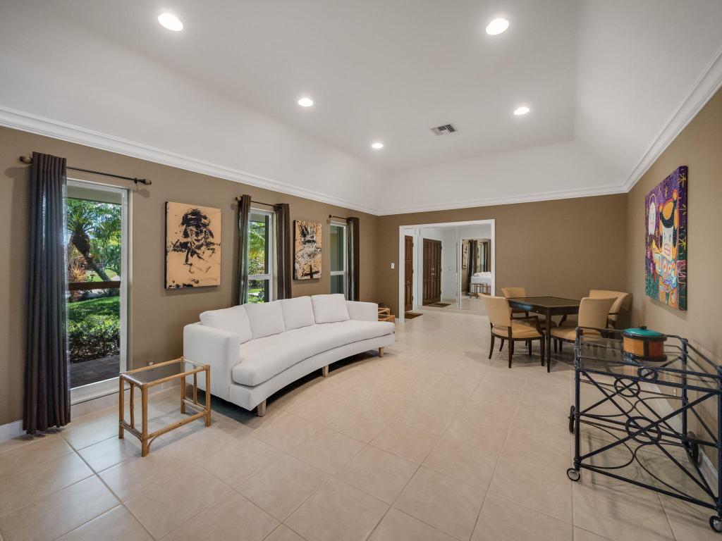 335 Glenbrook Drive, Atlantis