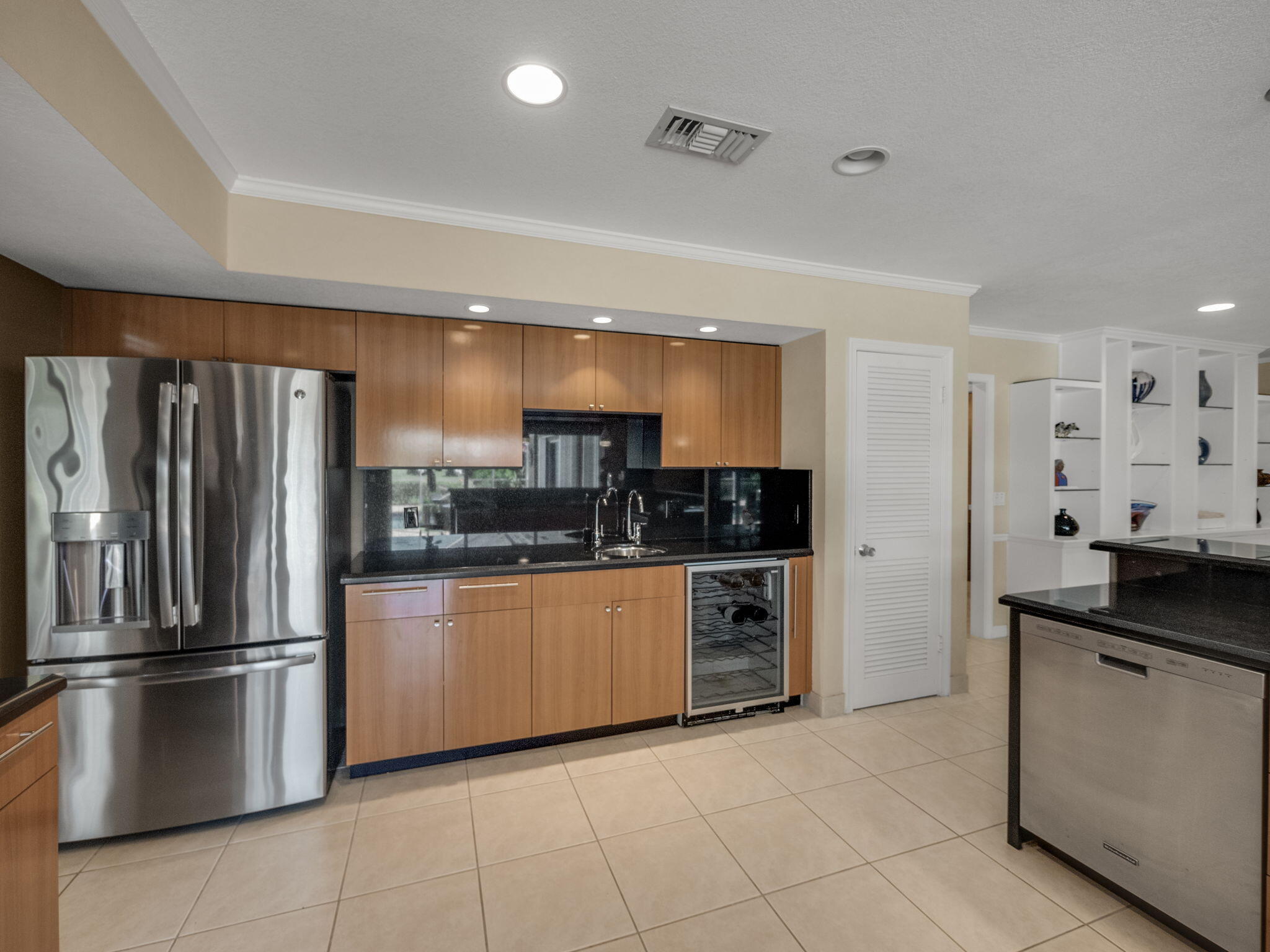 335 Glenbrook Drive, Atlantis