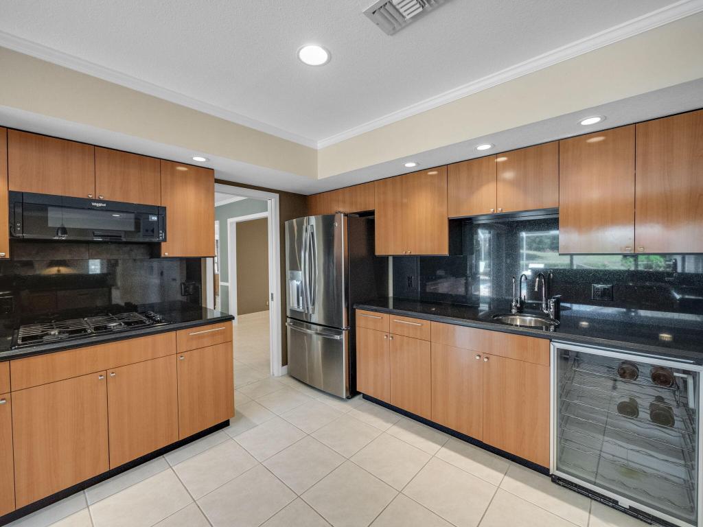 335 Glenbrook Drive, Atlantis