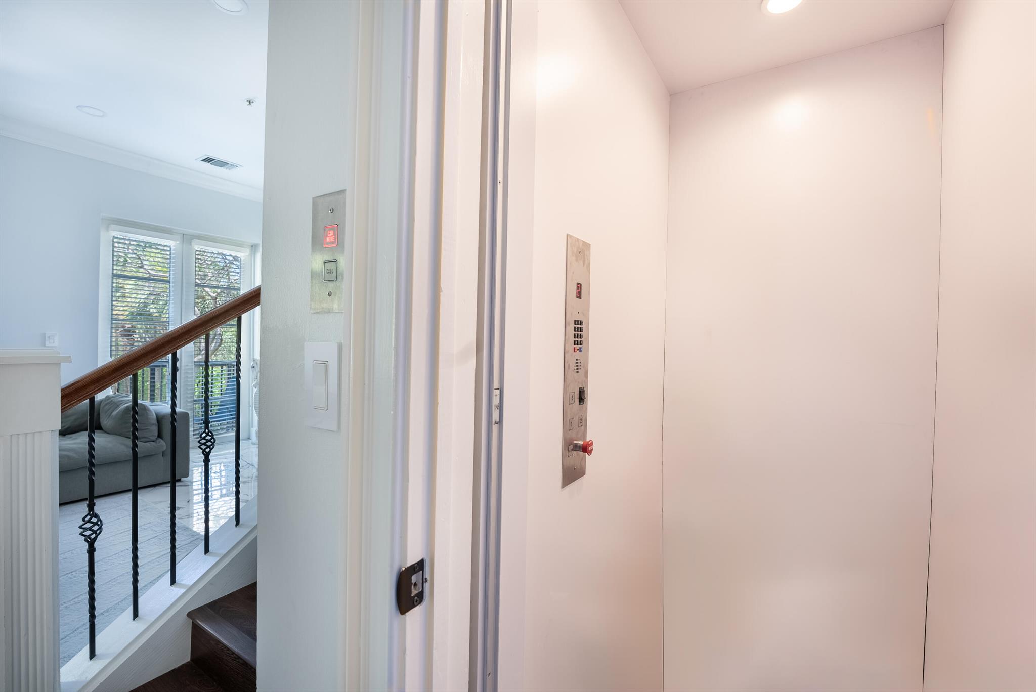 15 Via Floresta Drive