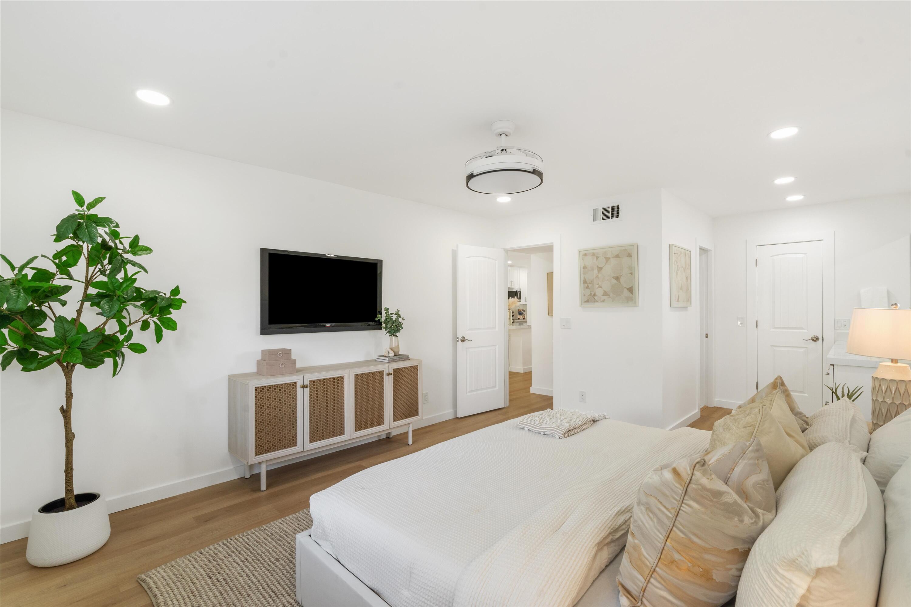 1021 Del Aire Court 101