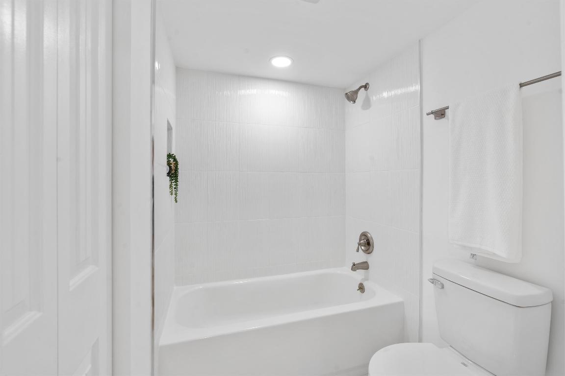 1021 Del Aire Court 101