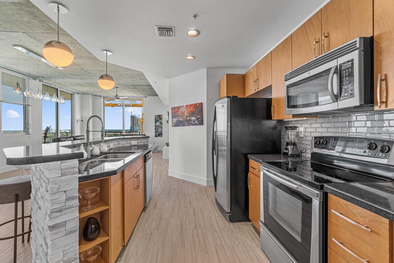 300 S Australian Avenue 1520