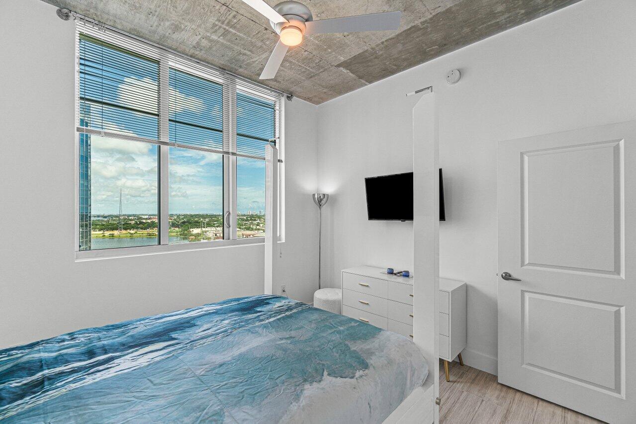 300 S Australian Avenue 1520