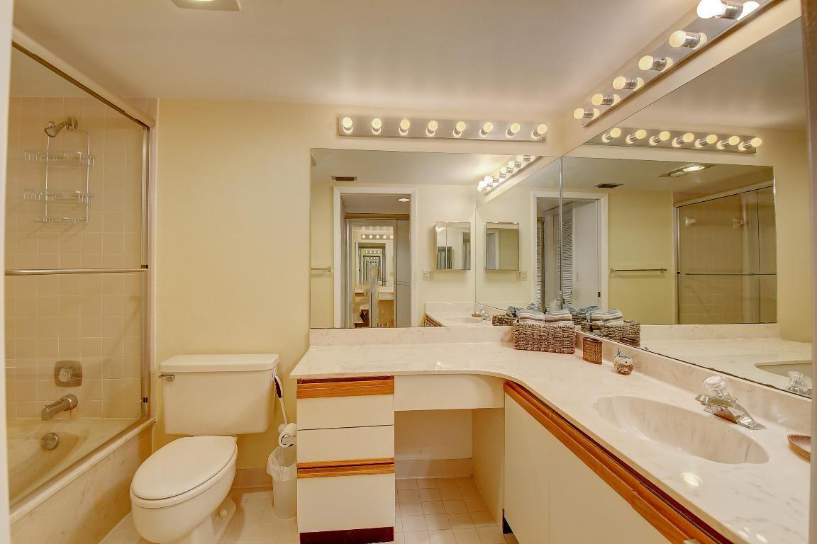 5560 Fairway Park Drive 102, Boynton Beach Unit: 102