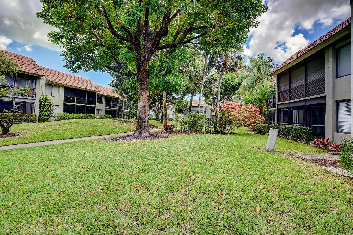 5560 Fairway Park Drive 102, Boynton Beach Unit: 102