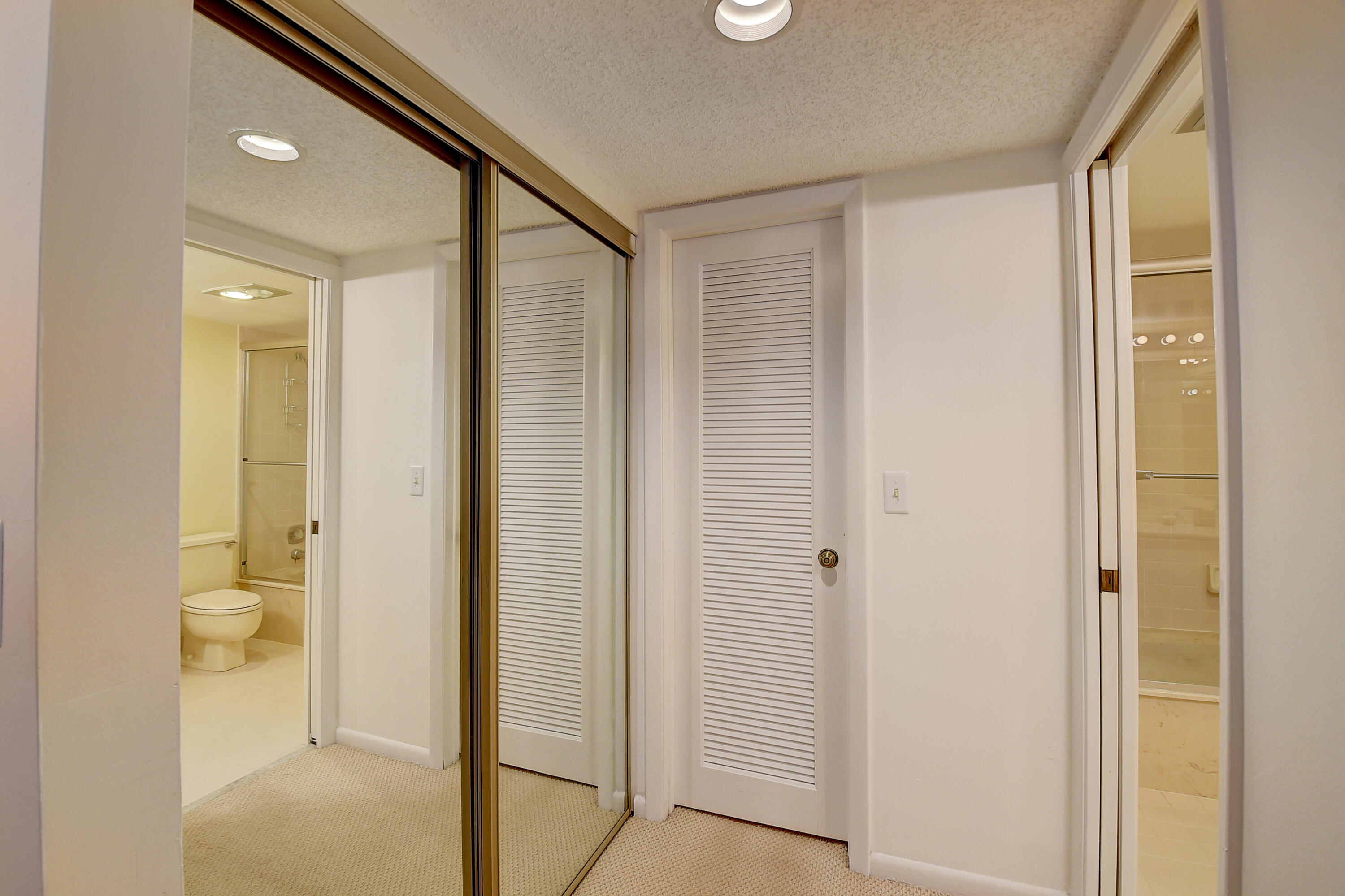 5560 Fairway Park Drive 102, Boynton Beach Unit: 102