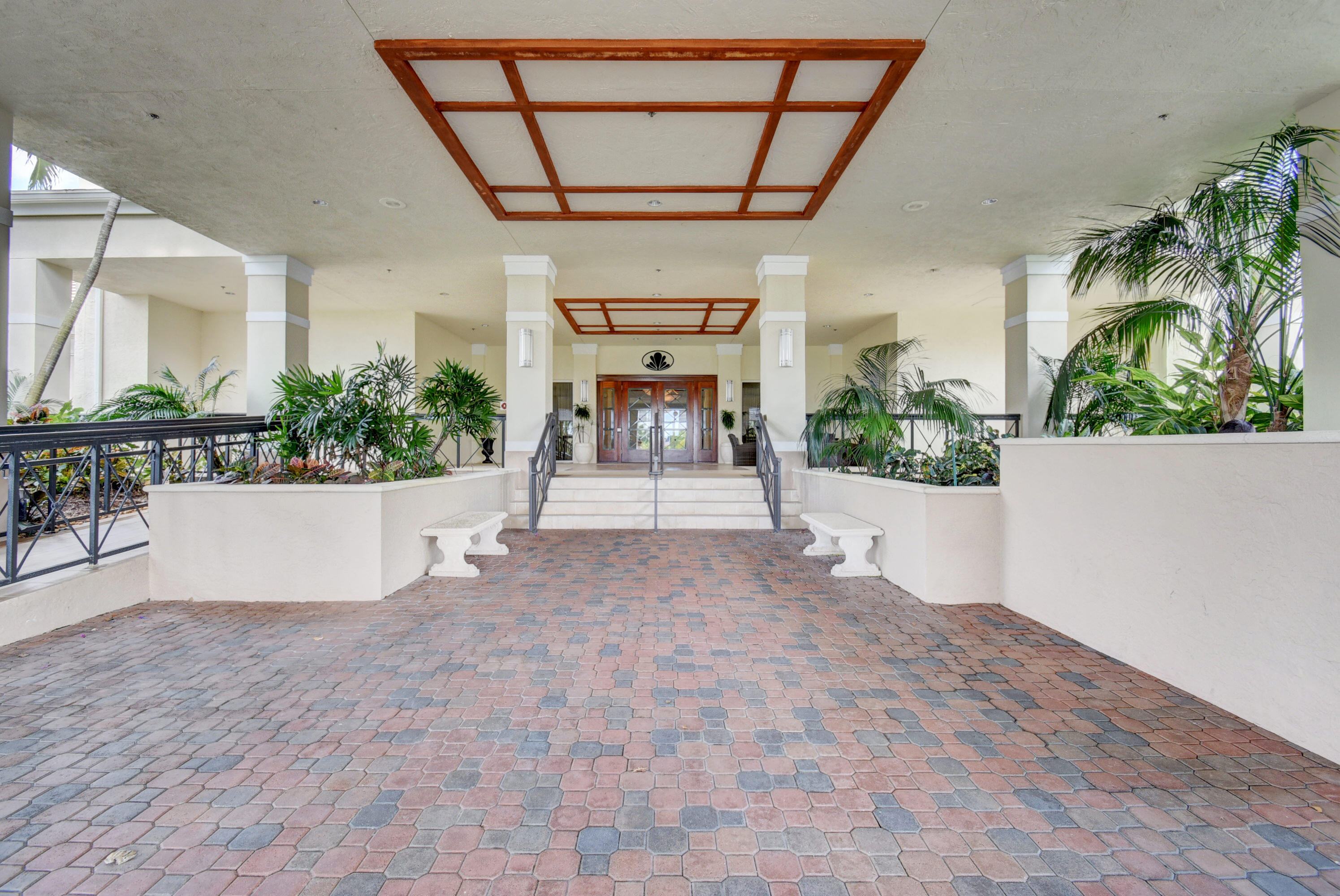 5560 Fairway Park Drive 102, Boynton Beach Unit: 102