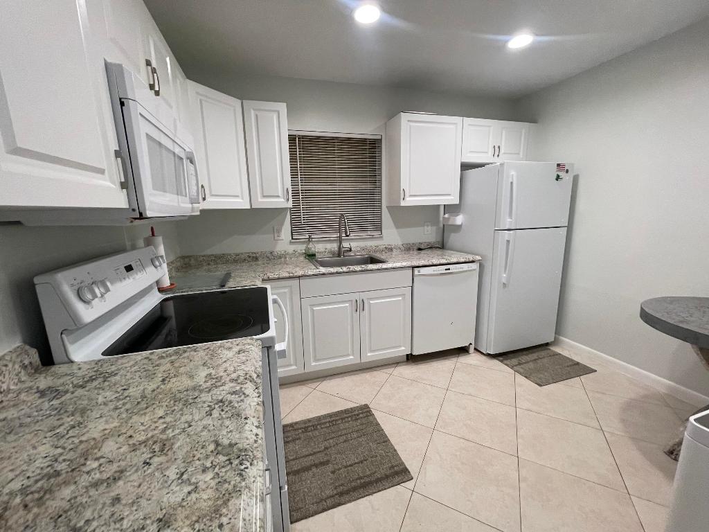 612 SW Natura Boulevard B, Deerfield Beach Unit: B