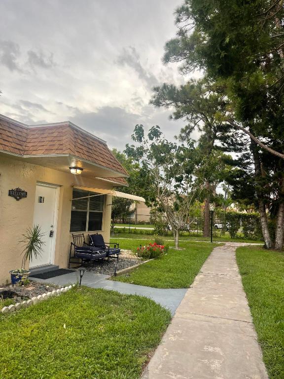 612 SW Natura Boulevard B, Deerfield Beach Unit: B