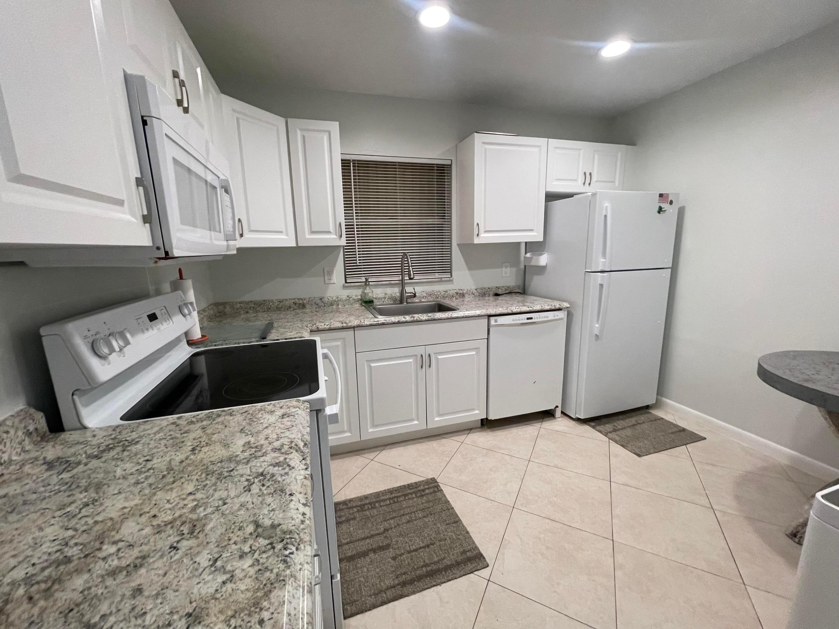 612 SW Natura Boulevard B, Deerfield Beach Unit: B