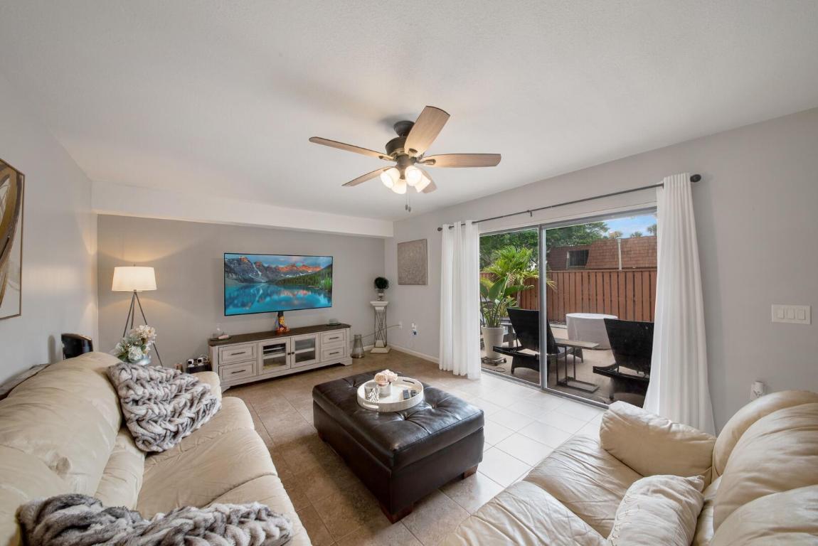 429 Live Oak Lane 210a, Boynton Beach Unit: 210a