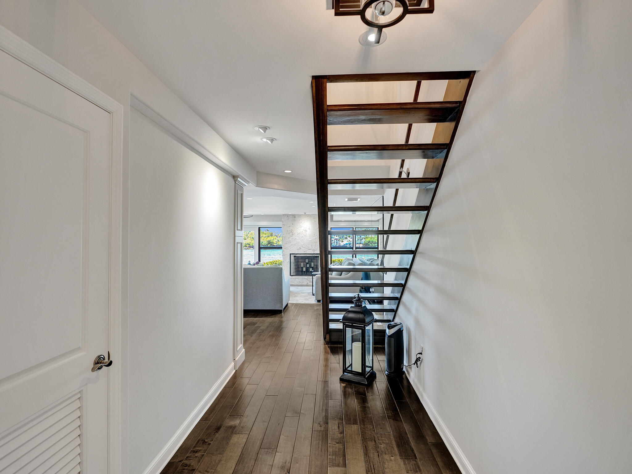 1001 Bel Air Drive