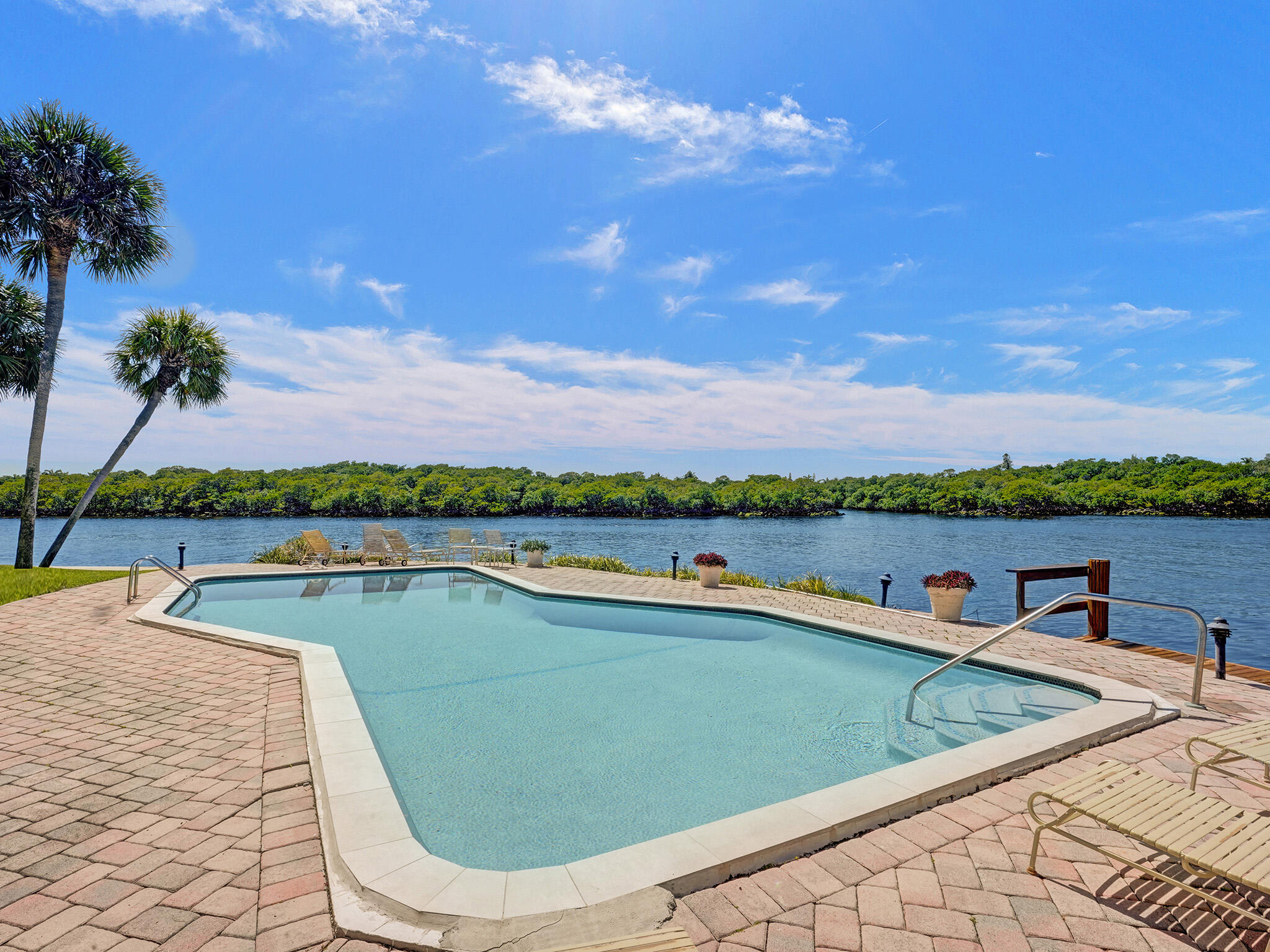1001 Bel Air Drive