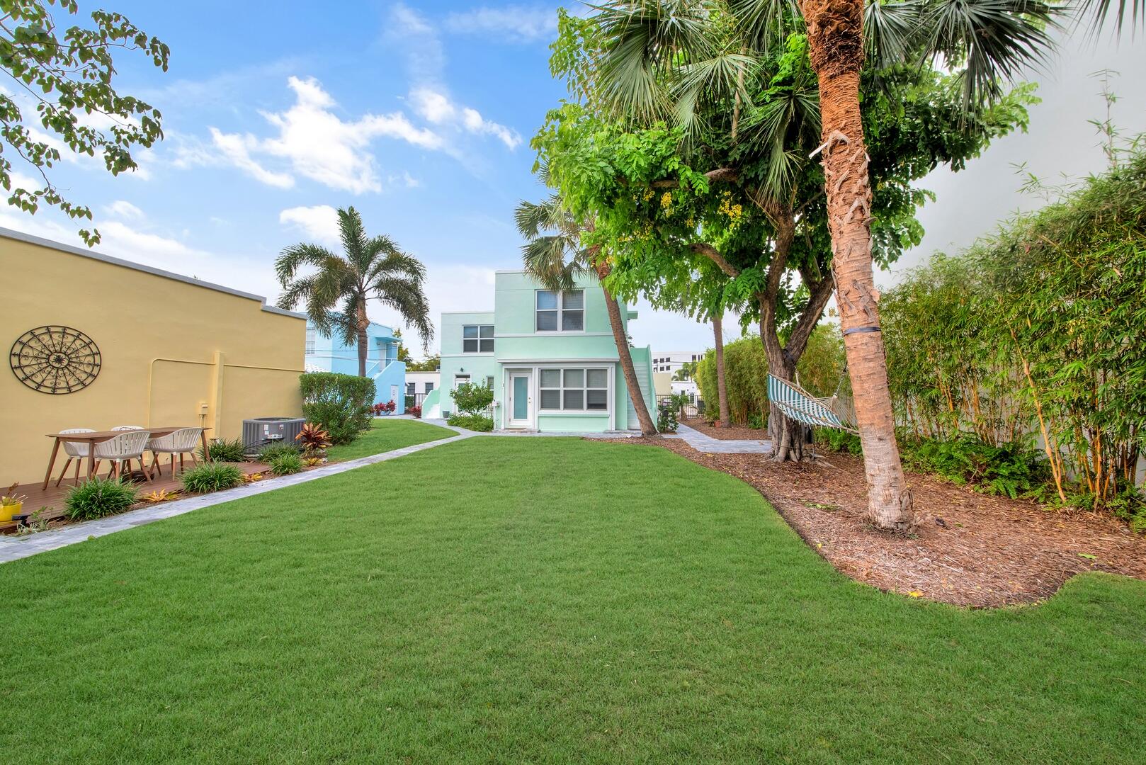 90 SE 5th Avenue 3